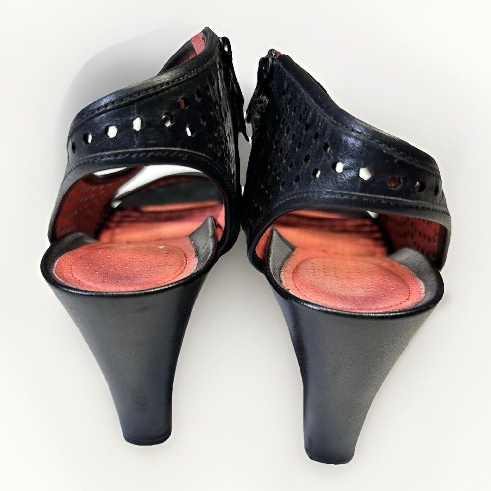 Tsubo Women’s Black Cutout Leather Heels Sandals Size 8 Comfort Zip Shoes - Picture 3 of 6